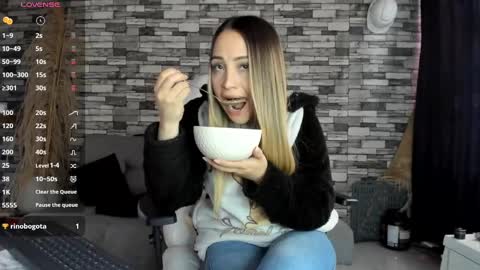 Snapshot of ciindy_lovee chatting on October 2025 03:09:01 PM Ciindy Lovers online show from October 2025 03:09:01 PM