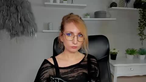 Snapshot of cinderellamoon chatting on February 2026 06:55:02 AM Cinderella online show from February 2026 06:55:02 AM