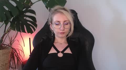 Snapshot of cinderellamoon chatting on May 2026 05:24:01 AM Cinderella online show from May 2026 05:24:01 AM