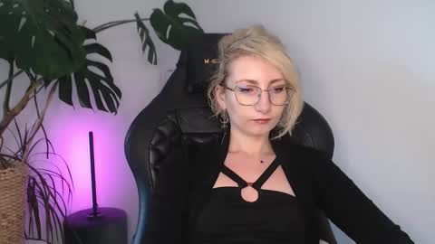 Snapshot of cinderellamoon chatting on May 2026 05:47:01 AM Cinderella online show from May 2026 05:47:01 AM