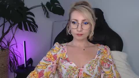 Snapshot of cinderellamoon chatting on June 2026 05:36:02 AM Cinderella online show from June 2026 05:36:02 AM