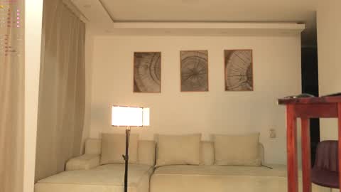 Snapshot of cinnamon__criss chatting on May 2026 11:44:02 PM cinnamon__criss online show from May 2026 11:44:02 PM