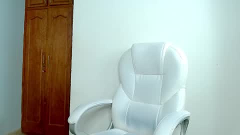 Cintia Hills online show from December 2024 04:11:01 AM