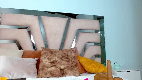 Cintia Hills online show from January 2025 07:58:01 AM