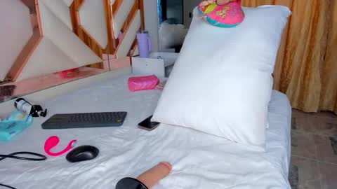 Cintia online show from October 2025 12:24:02 PM