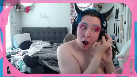 Snapshot of cirquenoirblu chatting on June 2026 01:09:01 AM Blu online show from June 2026 01:09:01 AM