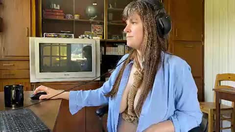 Snapshot of claire_moulin chatting on July 2026 12:29:02 PM Claire Moulin online show from July 2026 12:29:02 PM