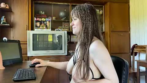 Snapshot of claire_moulin chatting on July 2026 08:52:02 AM Claire Moulin online show from July 2026 08:52:02 AM