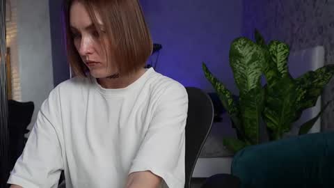 Snapshot of clara_bendover chatting on November 2025 07:06:01 PM Clara online show from November 2025 07:06:01 PM