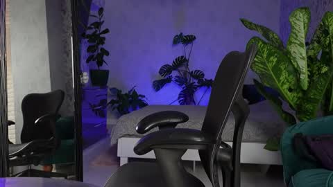 Snapshot of clara_bendover chatting on December 2025 07:09:01 PM Clara online show from December 2025 07:09:01 PM