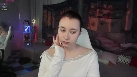 clarabenson online show from October 2025 10:14:02 PM