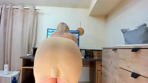 Snapshot of classy_medeeea chatting on February 2026 01:37:02 AM Deea xxx online show from February 2026 01:37:02 AM