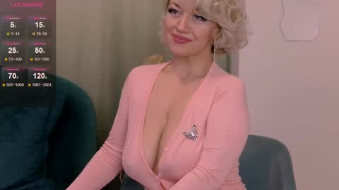 Classy Tinna online show from December 2024 02:49:02 PM