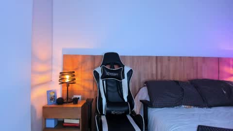 claytonburgues online show from April 2026 01:16:01 AM