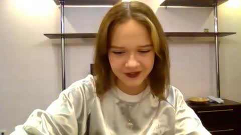 clementinaaures online show from November 2025 01:33:02 PM