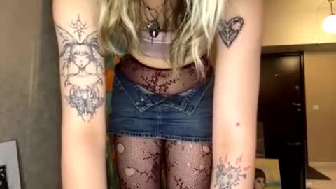 Jenny online show from November 2025 08:23:02 PM