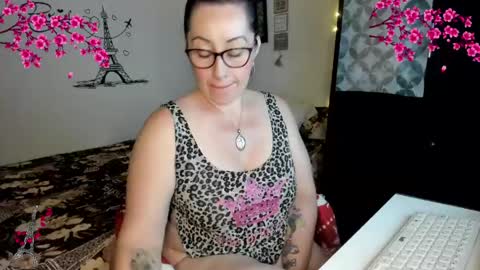 cleo_christmas online show from May 2026 12:08:01 AM