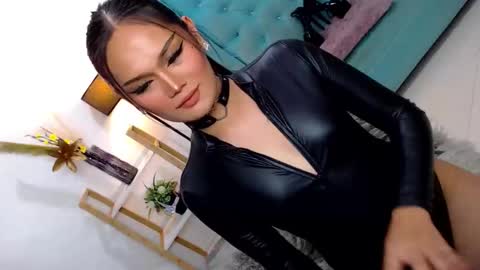 Cleo online show from November 2025 11:52:01 PM