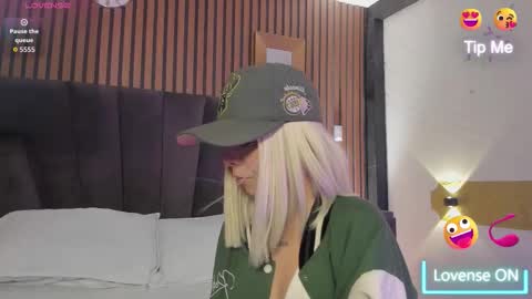 cleowhite_ online show from September 2025 06:28:02 AM