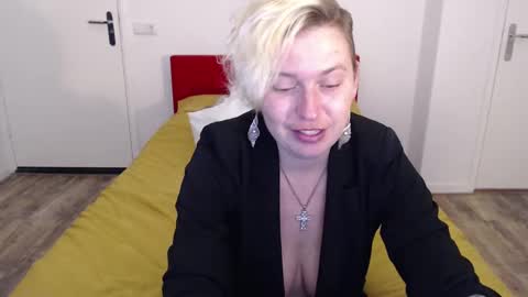 Syl  online show from February 2025 02:38:01 PM