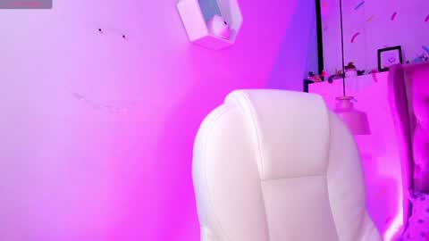 Cloe  online show from December 2024 12:30:01 AM