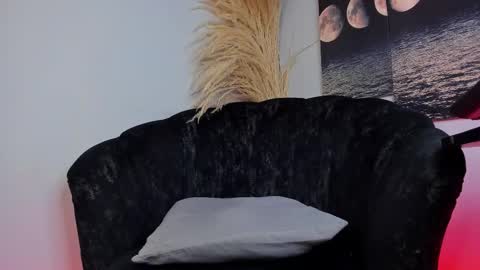 Cloe online show from November 2025 06:32:01 PM