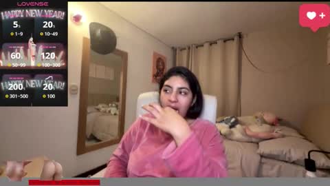 cloe small online show from October 2025 01:48:02 AM