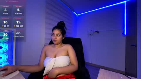 cloe small online show from April 2026 06:19:01 AM