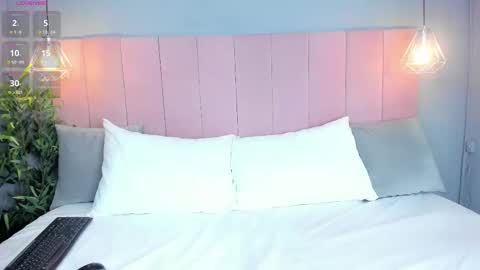 C L O E  online show from September 2025 04:25:01 AM