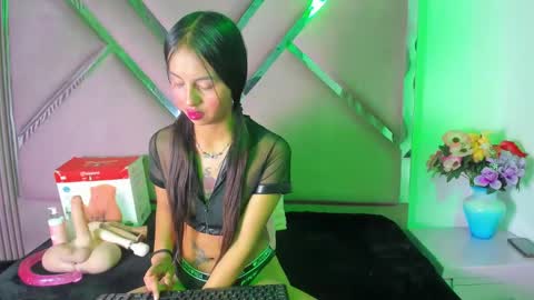 Snapshot of cloemorenti_ chatting on November 2025 01:11:01 PM CloeMorenti online show from November 2025 01:11:01 PM