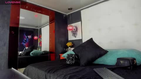 ---Cloe--- online show from October 2025 08:30:02 PM