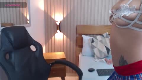 C L O E Y  online show from December 2025 03:37:02 AM