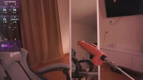 clooud_surfer online show from February 2025 04:10:01 PM