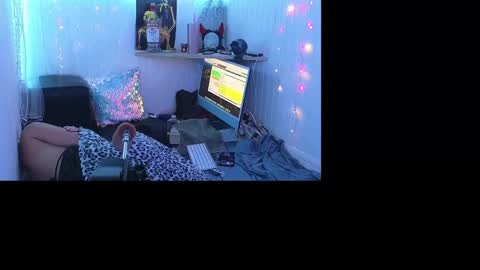 Clover51980 online show from December 2024 10:53:02 AM