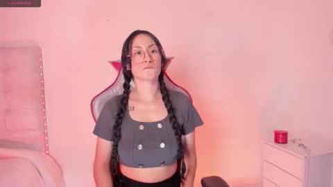 Chloe  online show from November 2025 01:49:02 AM