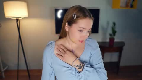 Hi everybody Im Lily Today is my first day here Lets get acquainted online show from December 2024 01:18:02 AM