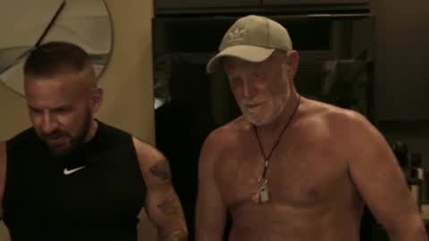 Snapshot of coachbate chatting on September 2025 06:05:02 AM CoachBate online show from September 2025 06:05:02 AM