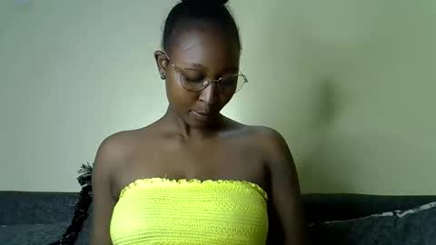 Snapshot of cocobaby_ chatting on May 2026 05:42:01 PM Coco online show from May 2026 05:42:01 PM
