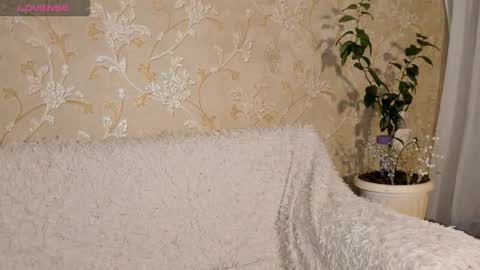 Mia online show from October 2025 08:09:02 PM