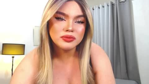 Snapshot of commanderroxyx chatting on February 2026 05:03:02 AM Roxy online show from February 2026 05:03:02 AM