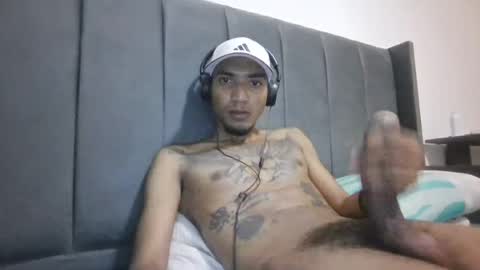 Snapshot of comoseria1927realg4life chatting on June 2026 04:48:02 AM comoseria1927realg4life online show from June 2026 04:48:02 AM