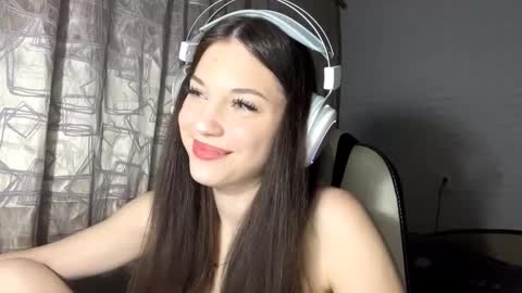 Snapshot of conchitaderricott chatting on October 2025 01:00:01 PM Bella online show from October 2025 01:00:01 PM