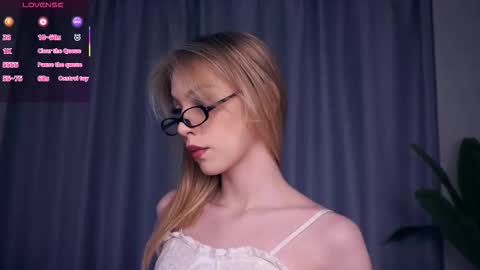 Hello im Sofia Welcme to my room .More hugs and kiss for you online show from November 2025 06:16:02 AM