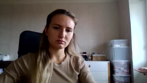 cora_fora online show from September 2025 08:04:01 AM