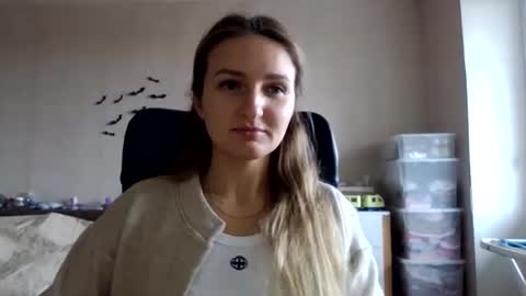 cora_fora online show from October 2025 08:14:01 AM