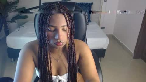 Snapshot of coral_echeverri chatting on April 2026 08:32:01 PM Coral Echeverri online show from April 2026 08:32:01 PM