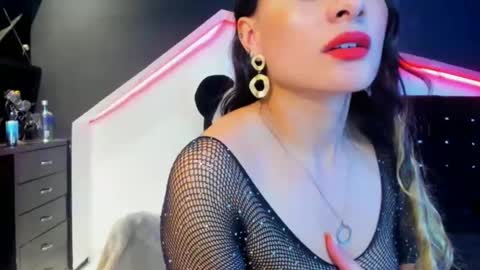 Coral  online show from February 2025 06:59:02 PM