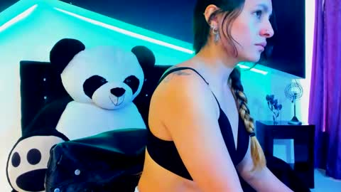 Coral  online show from February 2025 12:28:01 PM