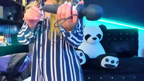 Coral  online show from February 2025 12:39:02 PM