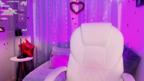 Snapshot of coralinericce_ chatting on March 2025 08:13:01 AM Coral Stefani online show from March 2025 08:13:01 AM